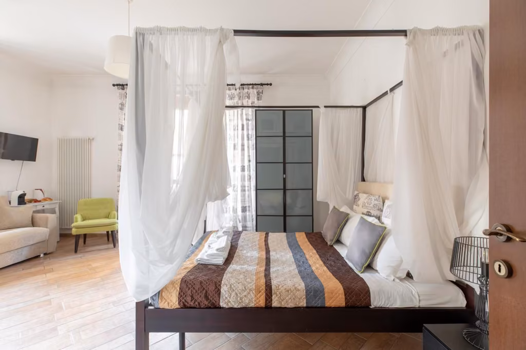 Camera Quadrupla di Flaminiarooms a Roma con letto matrimoniale e letti singoli